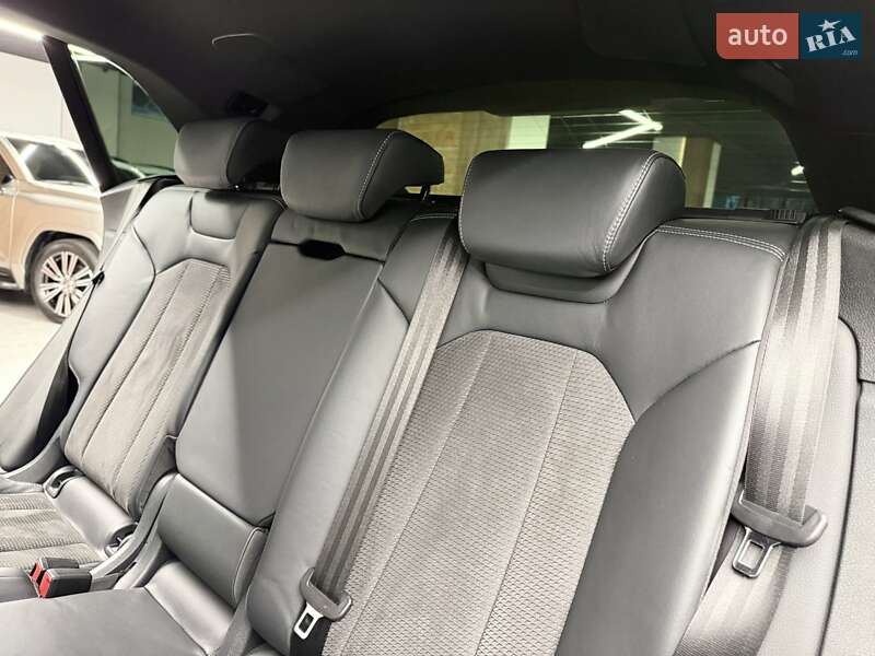 Позашляховик / Кросовер Audi Q8 2019 в Києві