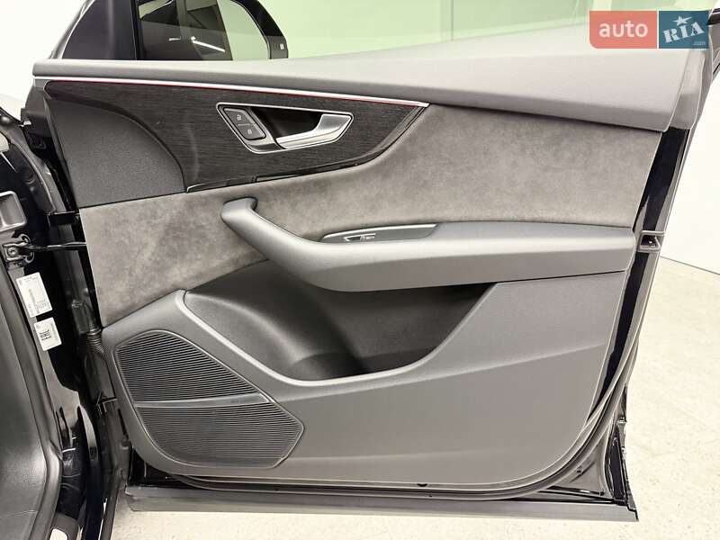 Позашляховик / Кросовер Audi Q8 2019 в Києві