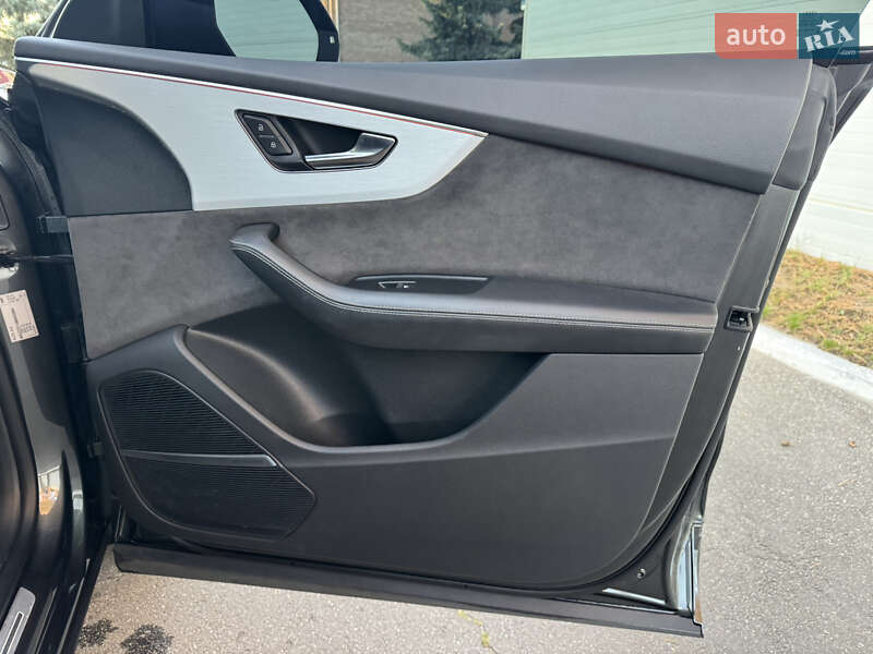 Позашляховик / Кросовер Audi Q8 2021 в Києві