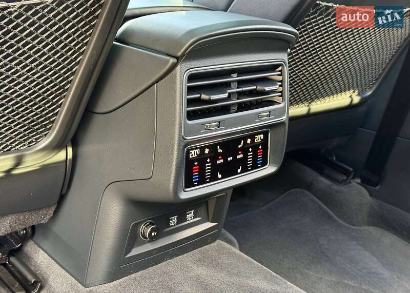 Позашляховик / Кросовер Audi Q8 2020 в Києві фото 28 Позашляховик / Кросовер Audi Q8 2020 в Києві