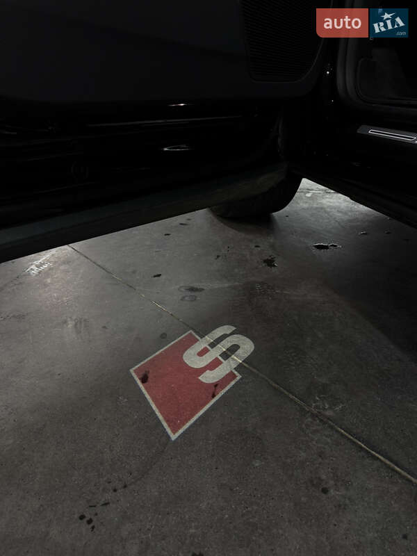 Позашляховик / Кросовер Audi Q8 2024 в Києві