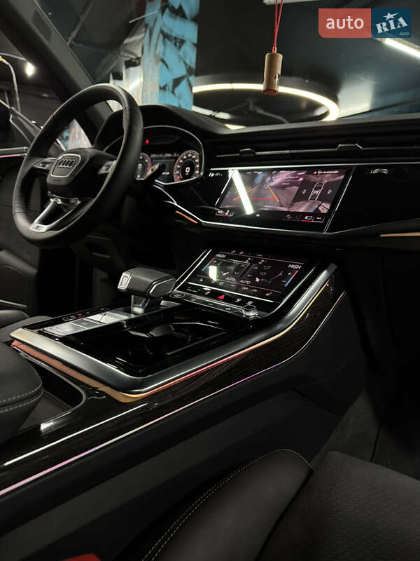 Позашляховик / Кросовер Audi Q8 2024 в Києві
