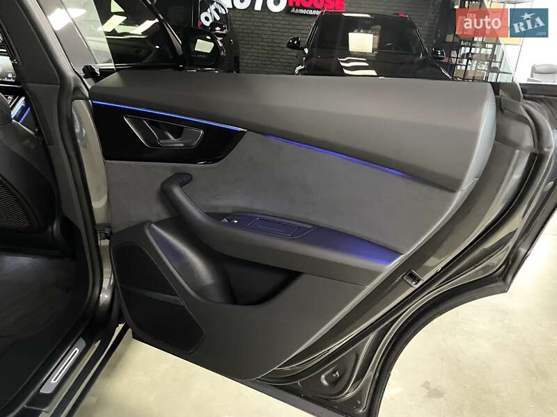 Позашляховик / Кросовер Audi Q8 2024 в Львові