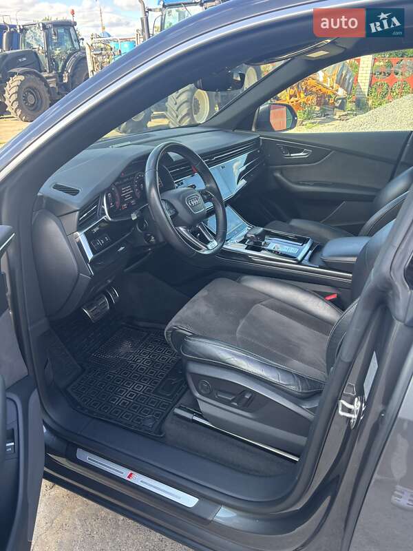 Позашляховик / Кросовер Audi Q8 2018 в Теофіполі