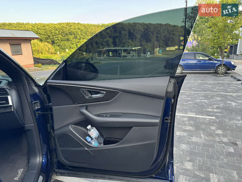 Внедорожник / Кроссовер Audi Q8 2019 в Ужгороде