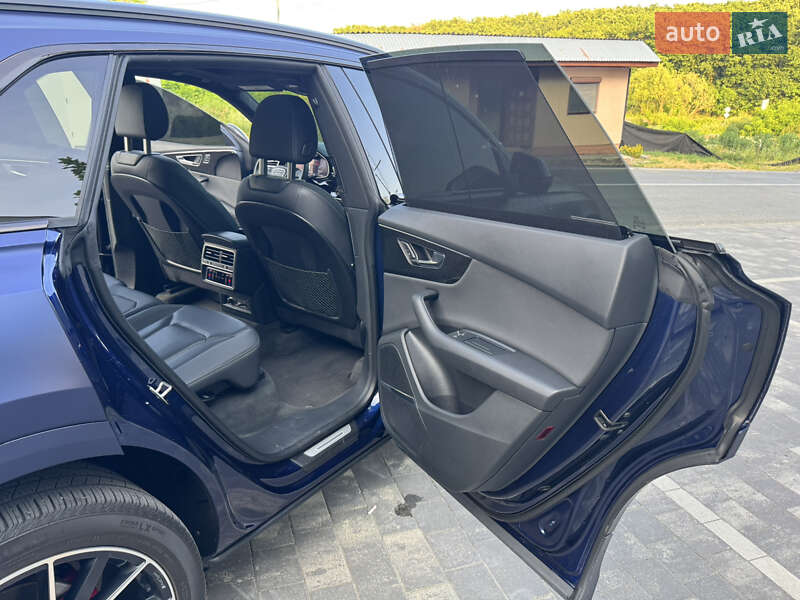 Внедорожник / Кроссовер Audi Q8 2019 в Ужгороде