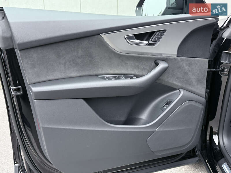 Позашляховик / Кросовер Audi Q8 2019 в Києві