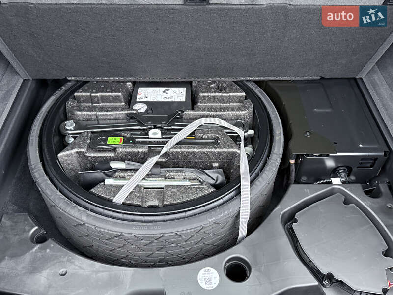 Позашляховик / Кросовер Audi Q8 2019 в Києві