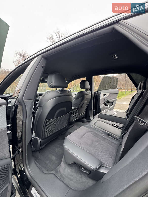 Позашляховик / Кросовер Audi Q8 2025 в Києві