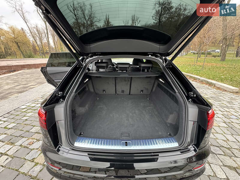 Позашляховик / Кросовер Audi Q8 2025 в Києві