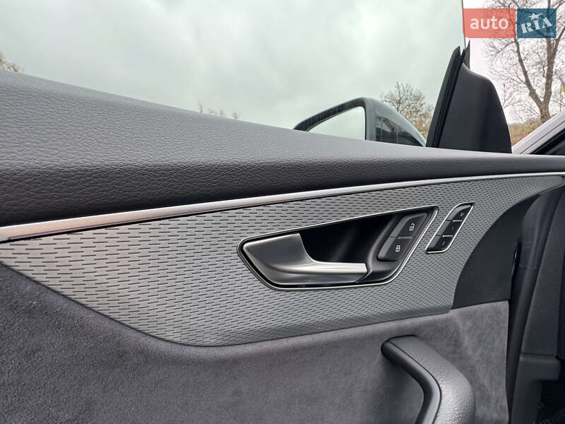 Позашляховик / Кросовер Audi Q8 2025 в Києві