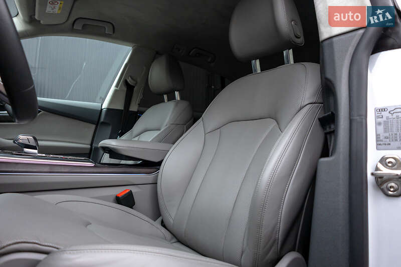 Внедорожник / Кроссовер Audi Q8 2019 в Киеве