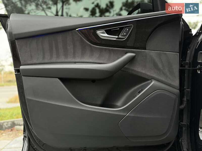 Позашляховик / Кросовер Audi Q8 2023 в Львові