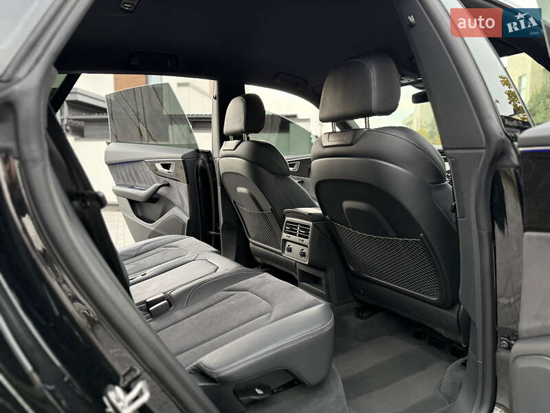 Позашляховик / Кросовер Audi Q8 2023 в Львові