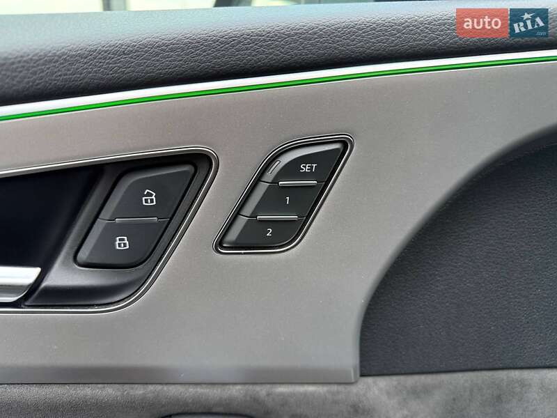 Внедорожник / Кроссовер Audi Q8 2021 в Киеве