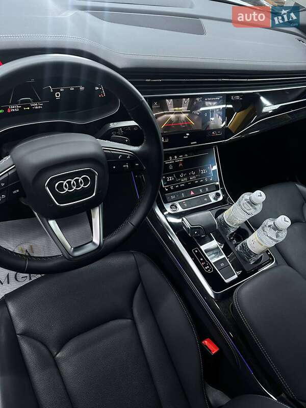 Внедорожник / Кроссовер Audi Q8 2024 в Ужгороде