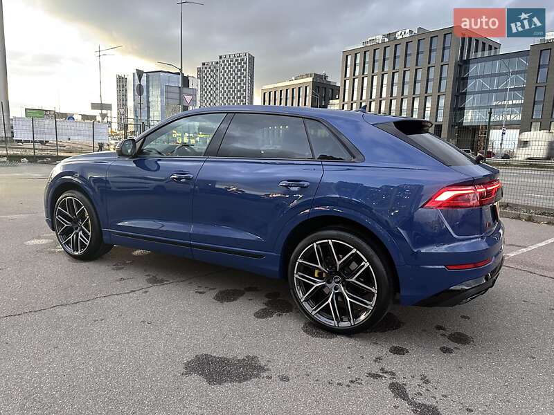 Позашляховик / Кросовер Audi Q8 2024 в Києві