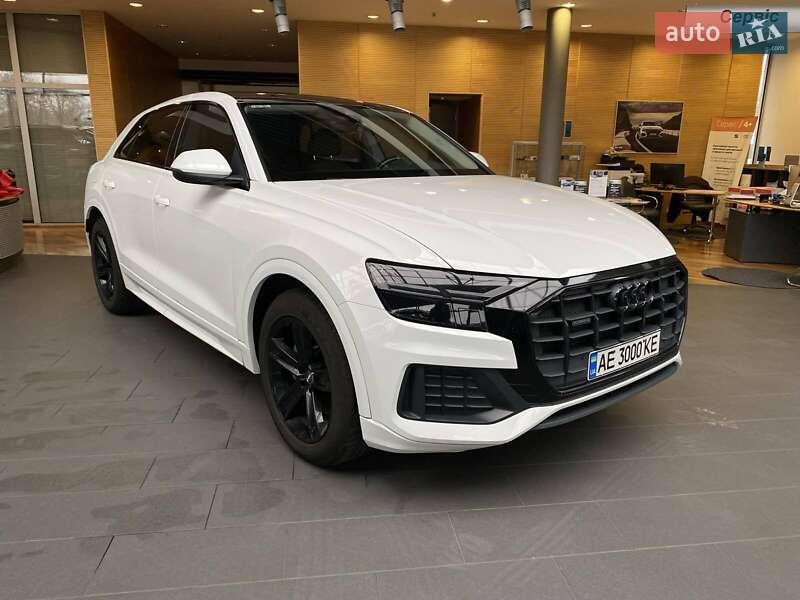 Позашляховик / Кросовер Audi Q8 2018 в Дніпрі