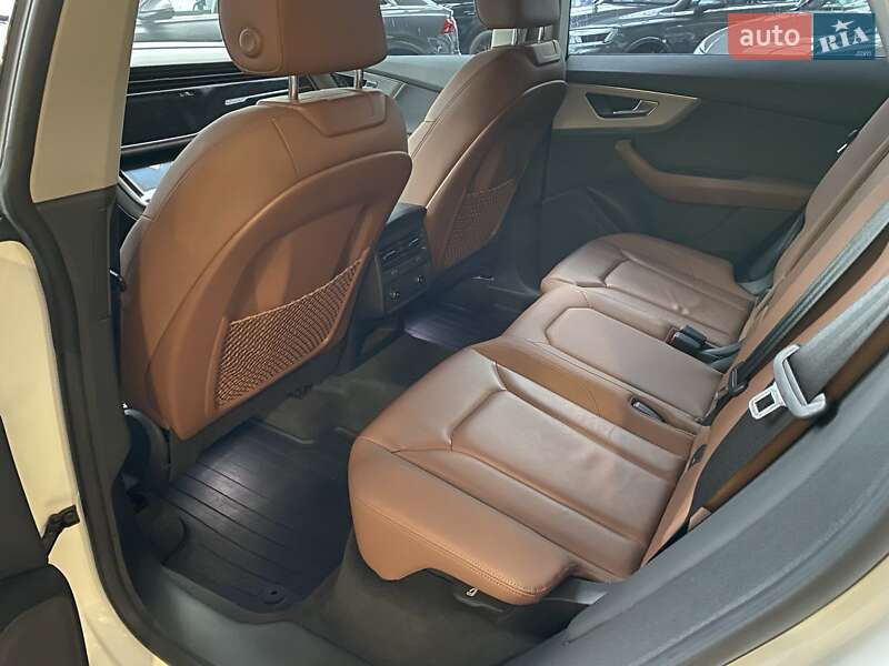 Позашляховик / Кросовер Audi Q8 2018 в Дніпрі