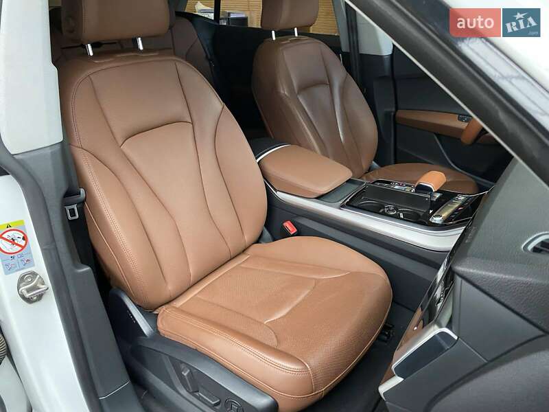 Позашляховик / Кросовер Audi Q8 2018 в Дніпрі