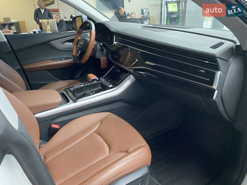 Позашляховик / Кросовер Audi Q8 2018 в Дніпрі