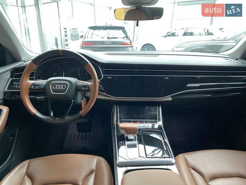 Позашляховик / Кросовер Audi Q8 2018 в Дніпрі