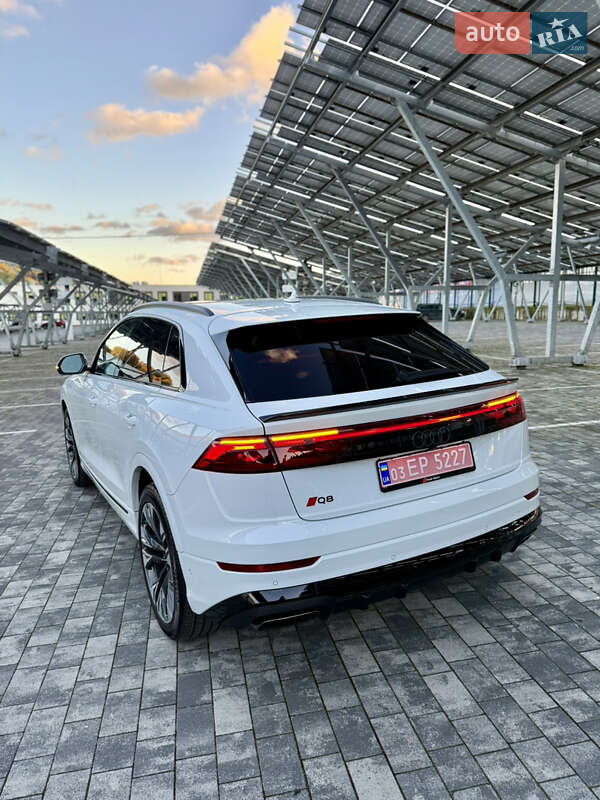 Позашляховик / Кросовер Audi Q8 2024 в Львові