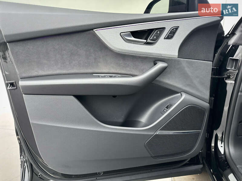 Внедорожник / Кроссовер Audi Q8 2024 в Киеве