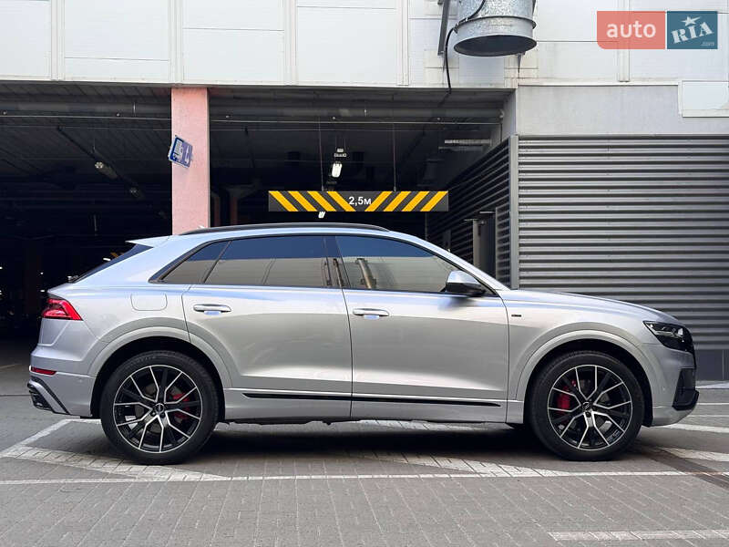 Внедорожник / Кроссовер Audi Q8 2019 в Киеве