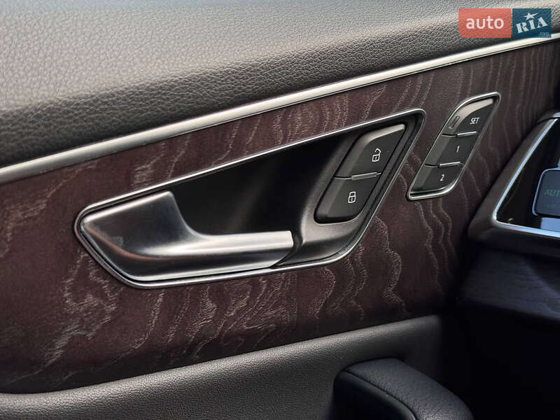 Внедорожник / Кроссовер Audi Q8 2019 в Киеве