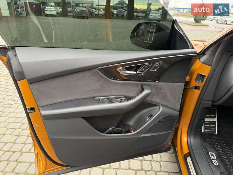 Позашляховик / Кросовер Audi Q8 2018 в Мукачевому