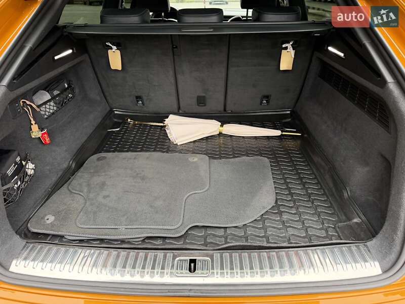 Позашляховик / Кросовер Audi Q8 2018 в Мукачевому