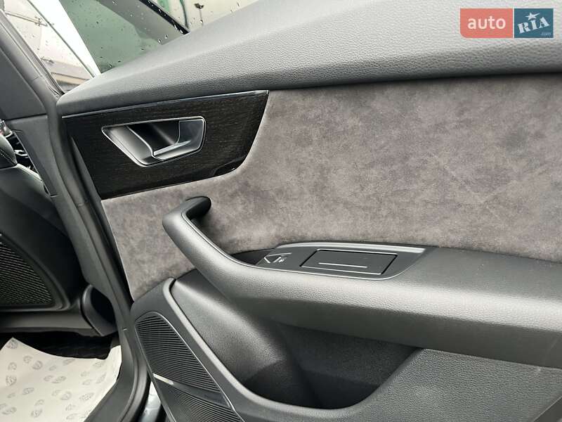 Внедорожник / Кроссовер Audi Q8 2019 в Киеве