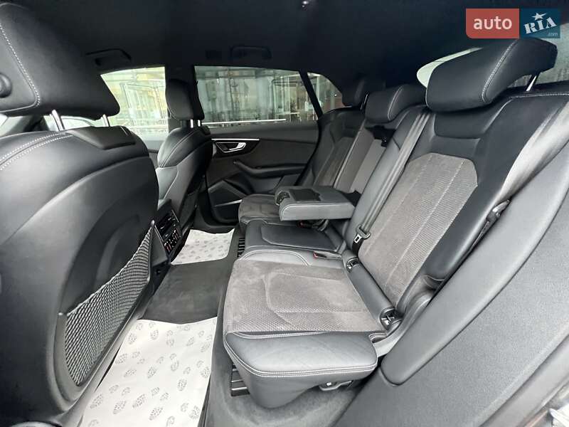 Внедорожник / Кроссовер Audi Q8 2019 в Киеве