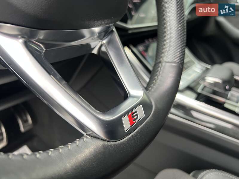 Внедорожник / Кроссовер Audi Q8 2019 в Киеве