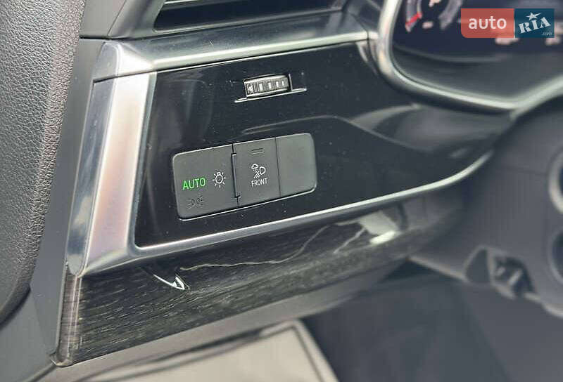 Внедорожник / Кроссовер Audi Q8 2018 в Авангарде