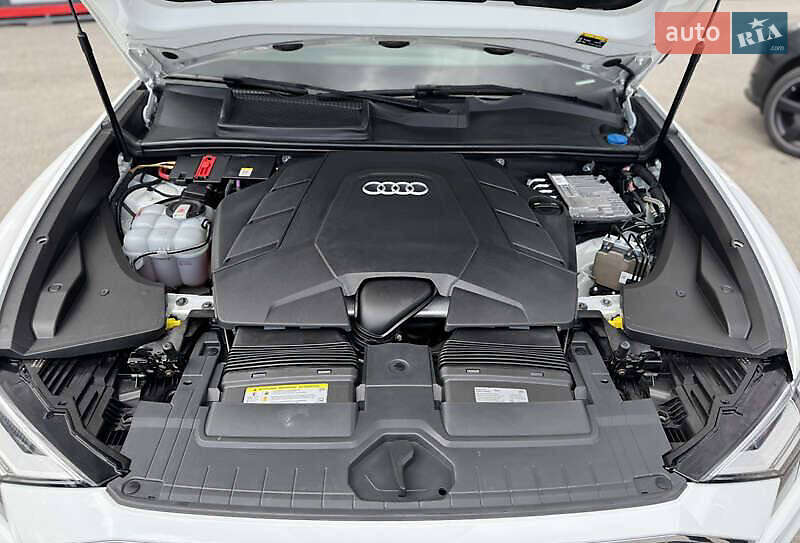 Внедорожник / Кроссовер Audi Q8 2018 в Авангарде