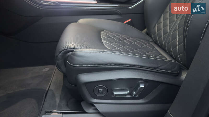 Внедорожник / Кроссовер Audi Q8 2018 в Киеве