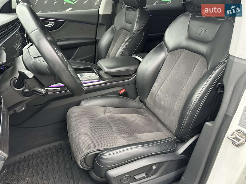 Внедорожник / Кроссовер Audi Q8 2019 в Киеве