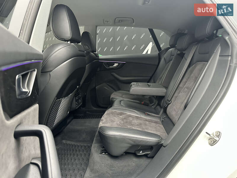 Внедорожник / Кроссовер Audi Q8 2019 в Киеве