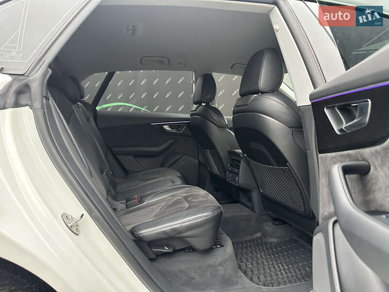 Внедорожник / Кроссовер Audi Q8 2019 в Киеве