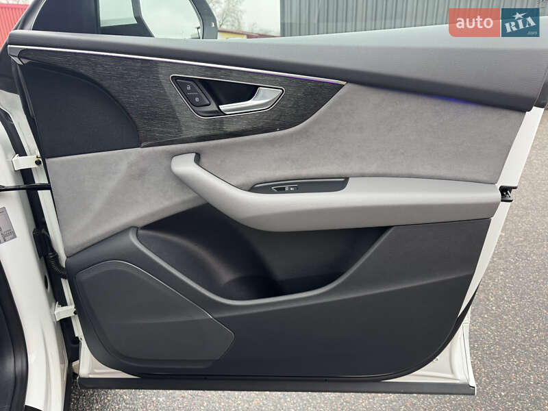 Внедорожник / Кроссовер Audi Q8 2018 в Киеве