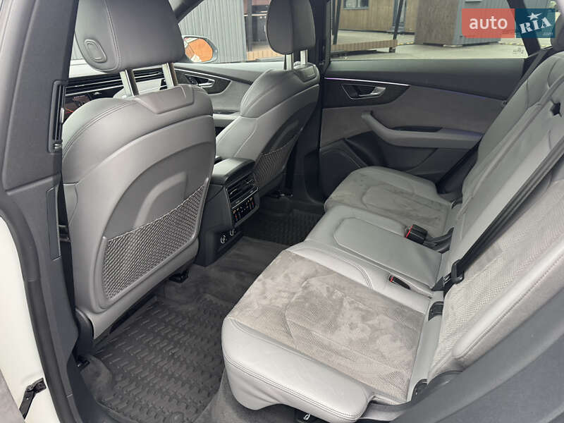 Внедорожник / Кроссовер Audi Q8 2018 в Киеве