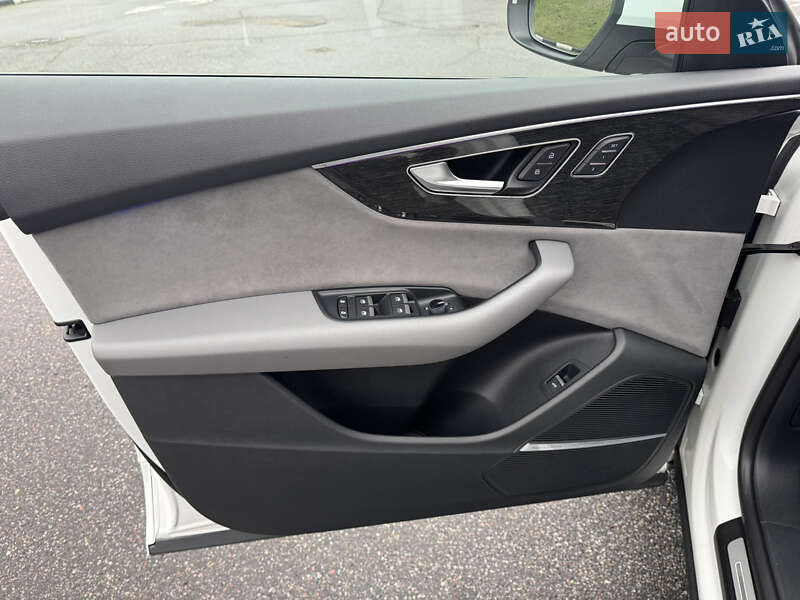 Внедорожник / Кроссовер Audi Q8 2018 в Киеве