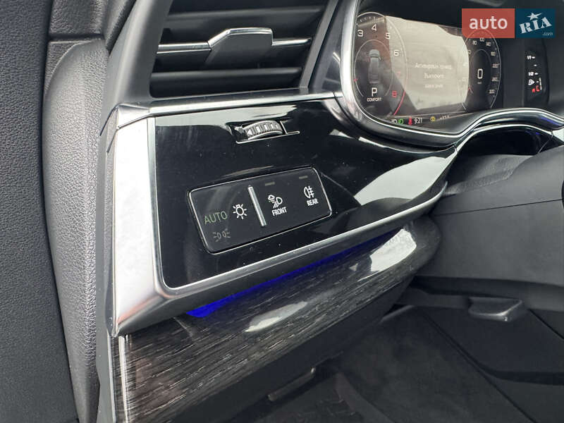 Внедорожник / Кроссовер Audi Q8 2018 в Киеве