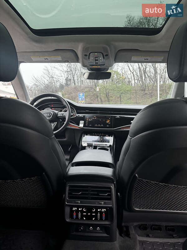 Внедорожник / Кроссовер Audi Q8 2022 в Киеве