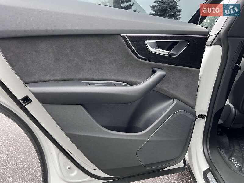 Внедорожник / Кроссовер Audi Q8 2020 в Киеве