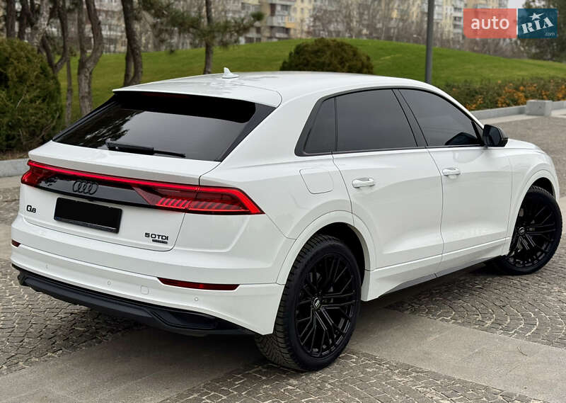 Позашляховик / Кросовер Audi Q8 2023 в Дніпрі