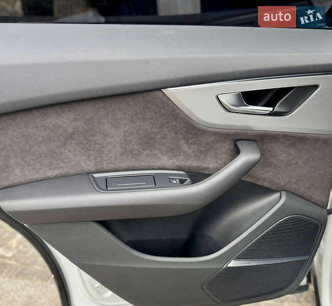 Позашляховик / Кросовер Audi Q8 2023 в Дніпрі