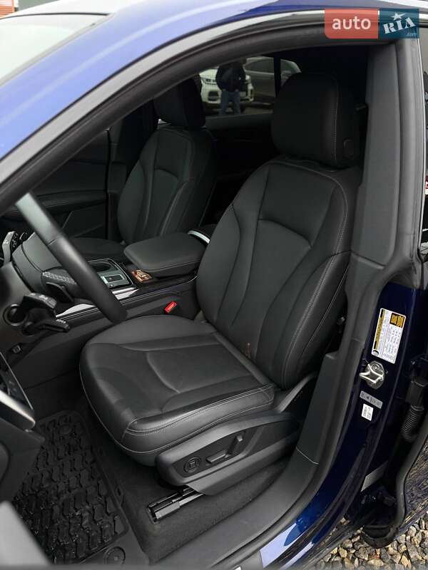 Внедорожник / Кроссовер Audi Q8 2023 в Черновцах